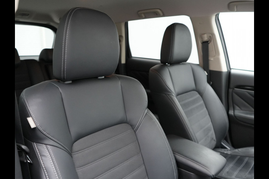 Mitsubishi Outlander 2.4 Intense Plug in Hybrid 225pk PHEV | Alcantara Sportstoelen | Parkeersensoren | Adaptive Cruise | Apple Carplay | Camera | DAB | L.M. 18" | Climate Control |