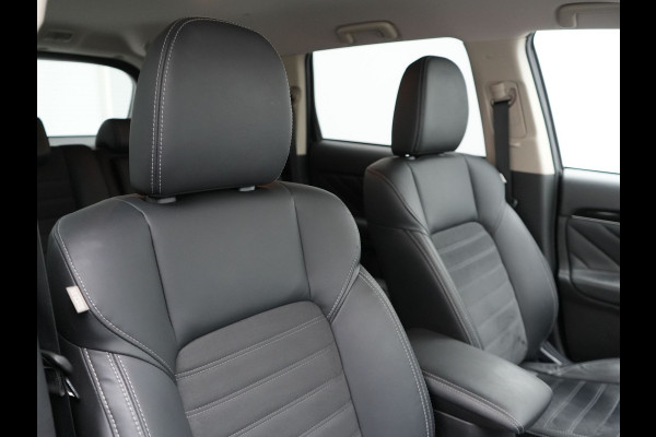 Mitsubishi Outlander 2.4 Intense Plug in Hybrid 225pk PHEV | Alcantara Sportstoelen | Parkeersensoren | Adaptive Cruise | Apple Carplay | Camera | DAB | L.M. 18" | Climate Control |