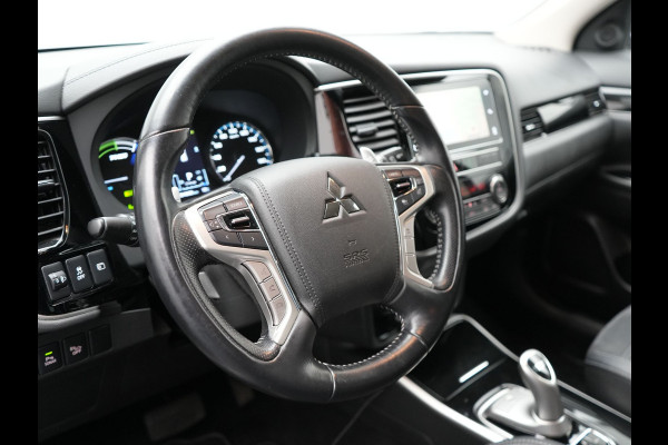 Mitsubishi Outlander 2.4 Intense Plug in Hybrid 225pk PHEV | Alcantara Sportstoelen | Parkeersensoren | Adaptive Cruise | Apple Carplay | Camera | DAB | L.M. 18" | Climate Control |