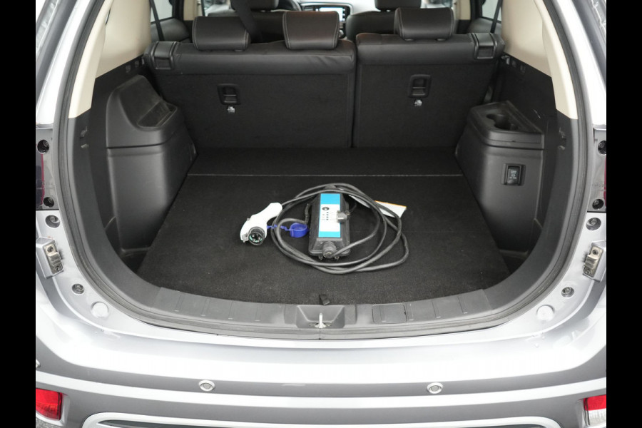 Mitsubishi Outlander 2.4 Intense Plug in Hybrid 225pk PHEV | Alcantara Sportstoelen | Parkeersensoren | Adaptive Cruise | Apple Carplay | Camera | DAB | L.M. 18" | Climate Control |