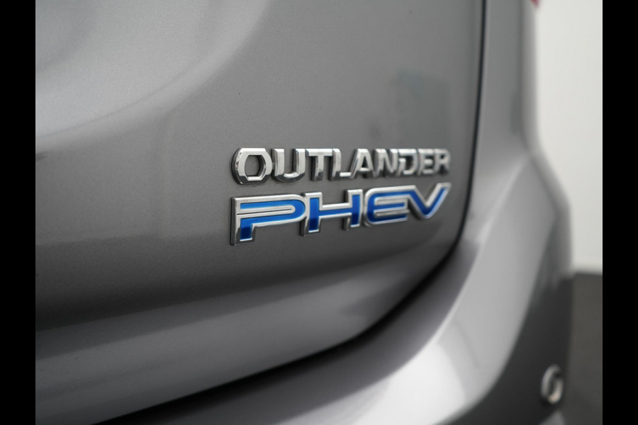 Mitsubishi Outlander 2.4 Intense Plug in Hybrid 225pk PHEV | Alcantara Sportstoelen | Parkeersensoren | Adaptive Cruise | Apple Carplay | Camera | DAB | L.M. 18" | Climate Control |
