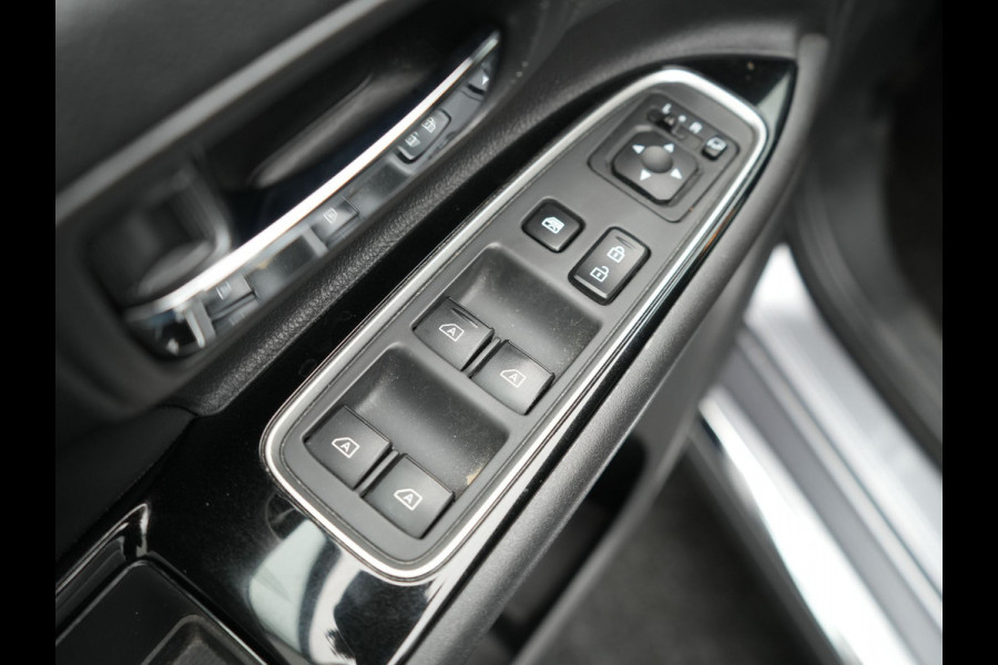 Mitsubishi Outlander 2.4 Intense Plug in Hybrid 225pk PHEV | Alcantara Sportstoelen | Parkeersensoren | Adaptive Cruise | Apple Carplay | Camera | DAB | L.M. 18" | Climate Control |