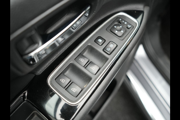 Mitsubishi Outlander 2.4 Intense Plug in Hybrid 225pk PHEV | Alcantara Sportstoelen | Parkeersensoren | Adaptive Cruise | Apple Carplay | Camera | DAB | L.M. 18" | Climate Control |