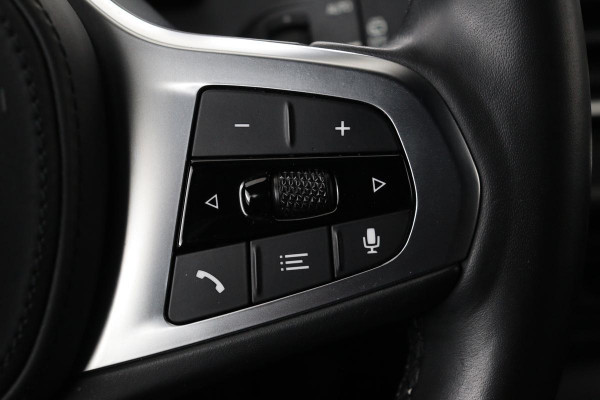 BMW 1-serie 118i M Sport | Carplay | Sportstoelen | Full LED | Live Cockpit | Navigatie | Climate control | PDC | Cruise control | Getint glas