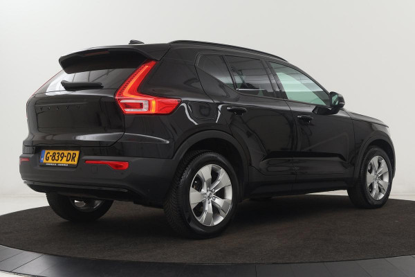 Volvo XC40 1.5 T3 Momentum Pro | Leder | Stoelverwarming | Camera | Navigatie | PDC | Full LED | Climate control