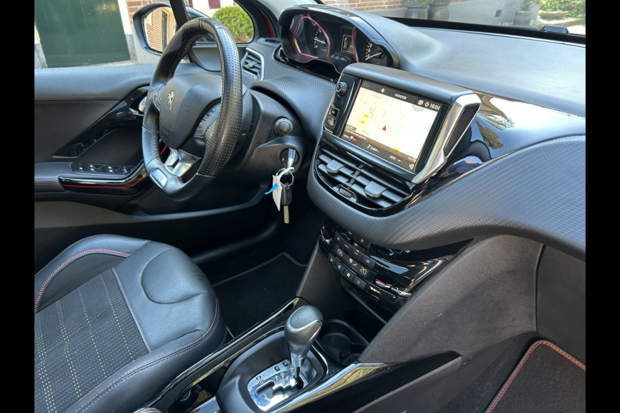 Peugeot 2008 1.2 110pk Automaat GT-Line Panodak, Navi, Carplay, PDC
