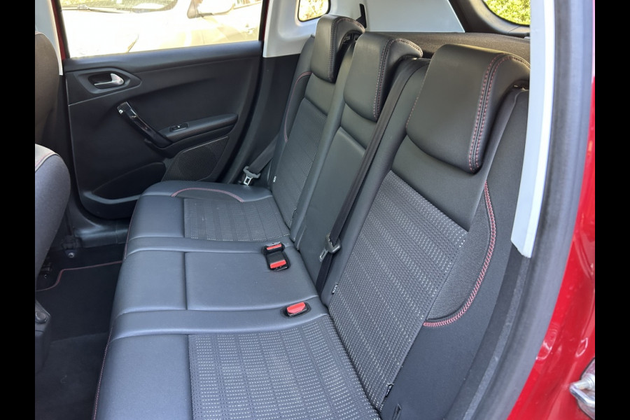 Peugeot 2008 1.2 110pk Automaat GT-Line Panodak, Navi, Carplay, PDC