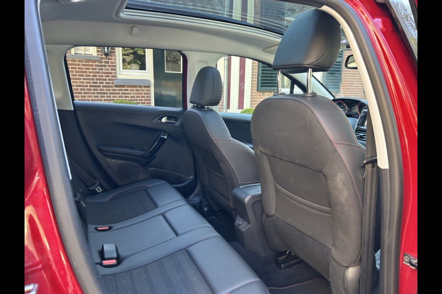 Peugeot 2008 1.2 110pk Automaat GT-Line Panodak, Navi, Carplay, PDC