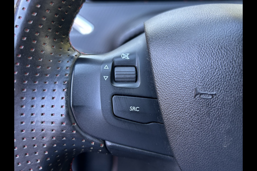 Peugeot 2008 1.2 110pk Automaat GT-Line Panodak, Navi, Carplay, PDC