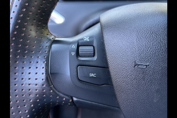 Peugeot 2008 1.2 110pk Automaat GT-Line Panodak, Navi, Carplay, PDC
