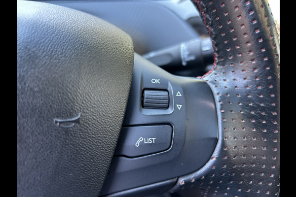 Peugeot 2008 1.2 110pk Automaat GT-Line Panodak, Navi, Carplay, PDC