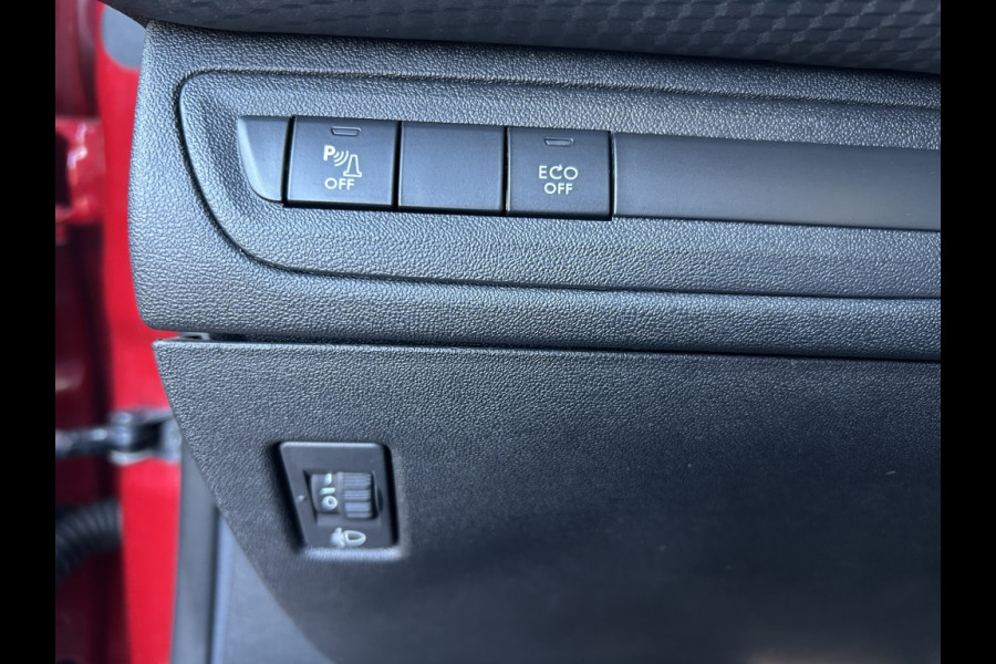 Peugeot 2008 1.2 110pk Automaat GT-Line Panodak, Navi, Carplay, PDC