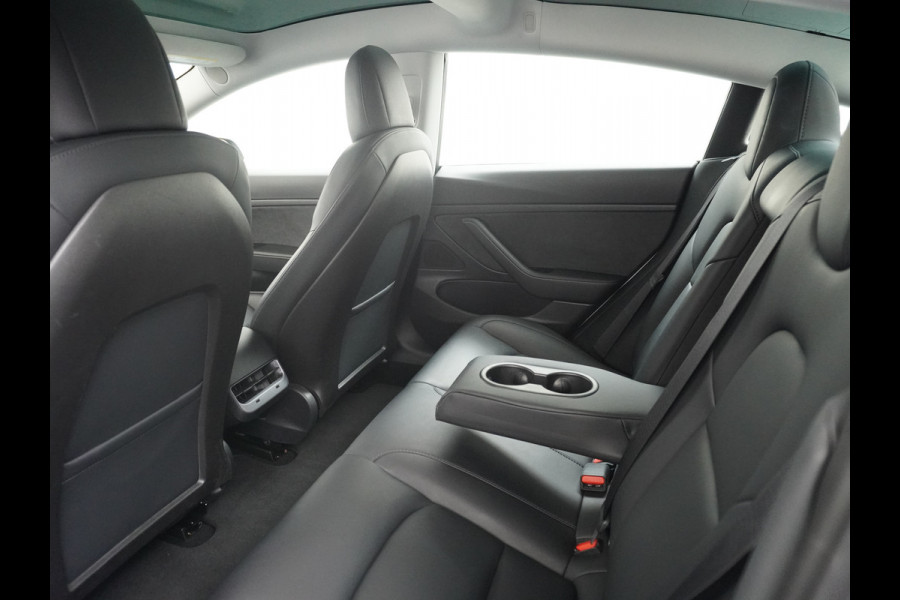 Tesla Model 3 2020!! SR+60kWh 325PK 18" AutoPilot Leer FSD-Computer PanoDak Adaptive cruise Camera's Elektr.-Stuur+Stoelen+Spiegels+Geheugen+E Ecc Navigatiesysteem full map LED-a+v Comfortstoel(en) ACC Dual-ECC DAB Voorverwarmen interieur via App Keyless via Telefoonsleutel One-Pedal-Drive Orig. nlse auto tot 11kw laden thuis ! Garantie Accu tot  18-03-2027 max 160.000km 1584kg licht!