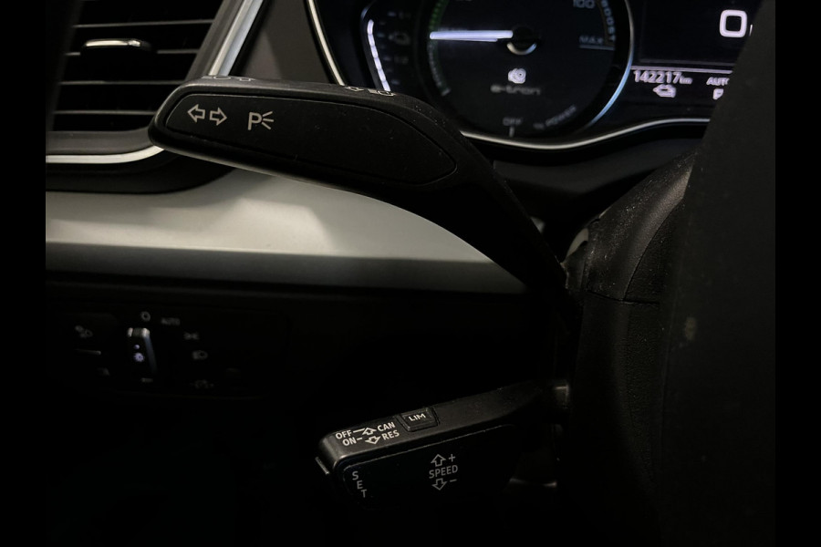 Audi Q5 50 TFSI e S edition 299 PK S-Line Airco | ECC MMI Navi Plus Cruise Control PDC VA Trekhaak