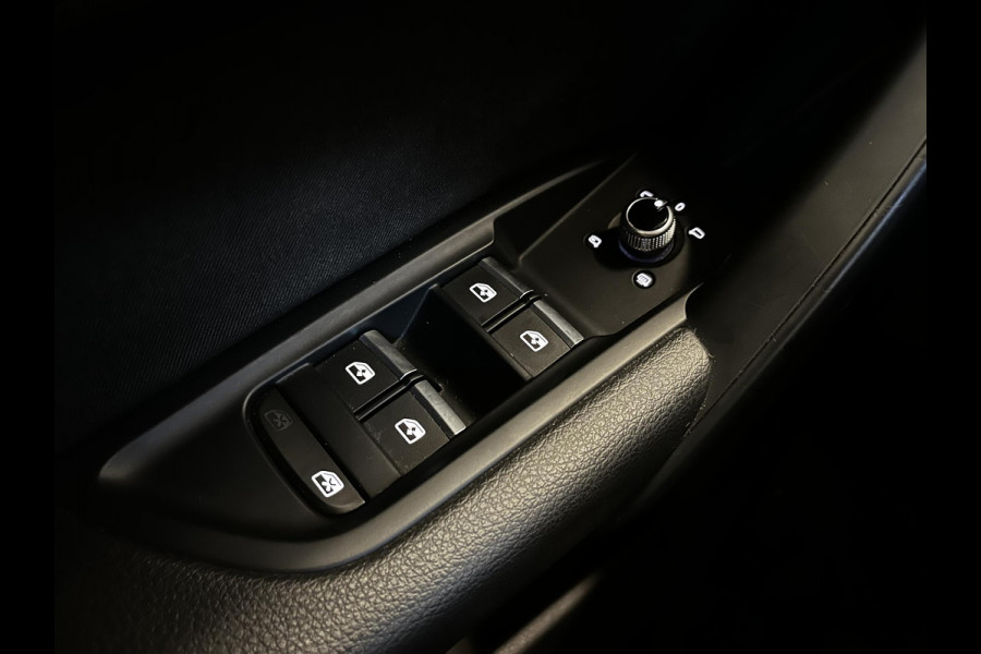 Audi Q5 50 TFSI e S edition 299 PK S-Line Airco | ECC MMI Navi Plus Cruise Control PDC VA Trekhaak