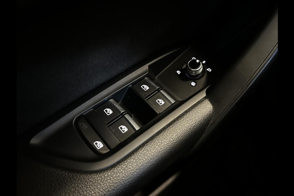Audi Q5 50 TFSI e S edition 299 PK S-Line Airco | ECC MMI Navi Plus Cruise Control PDC VA Trekhaak