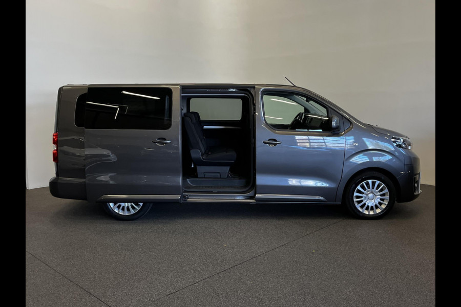 Toyota PROACE Electric Shuttle Long Extra Range Cool 75 kWh 9 pers. Navigatie Apple Carplay/Android Auto Parkeersensoren Cruise Control Lichtmetalen velgen Getinte ramen Airco