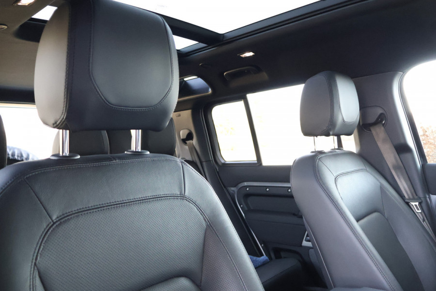 Land Rover Defender 110 P400e X-Dynamic SE URBAN | ADAPTIVE CRUISE | TREKHAAK | STOELVERWARMING | STUURVERWARMING | ELEKTRISCHE STOELEN |
