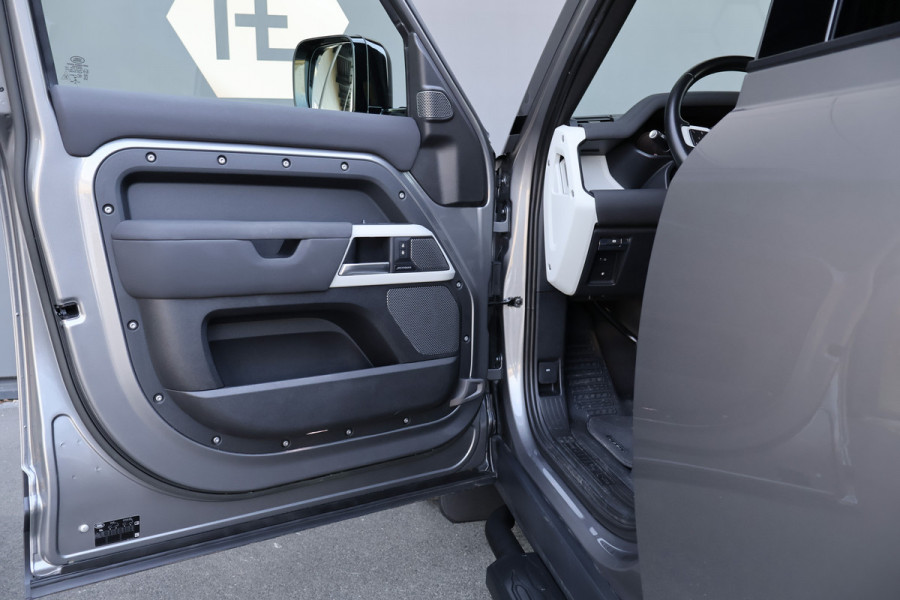 Land Rover Defender 110 P400e X-Dynamic SE URBAN | ADAPTIVE CRUISE | TREKHAAK | STOELVERWARMING | STUURVERWARMING | ELEKTRISCHE STOELEN |