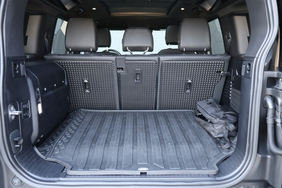 Land Rover Defender 110 P400e X-Dynamic SE URBAN | ADAPTIVE CRUISE | TREKHAAK | STOELVERWARMING | STUURVERWARMING | ELEKTRISCHE STOELEN |