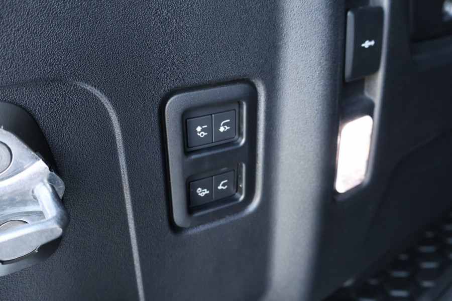 Land Rover Defender 110 P400e X-Dynamic SE URBAN | ADAPTIVE CRUISE | TREKHAAK | STOELVERWARMING | STUURVERWARMING | ELEKTRISCHE STOELEN |