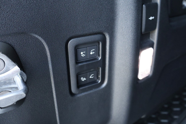 Land Rover Defender 110 P400e X-Dynamic SE URBAN | ADAPTIVE CRUISE | TREKHAAK | STOELVERWARMING | STUURVERWARMING | ELEKTRISCHE STOELEN |