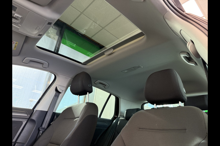 Volkswagen Golf 1.4 TSI Highline Panoramadak Navigatie Full-led 150pk!