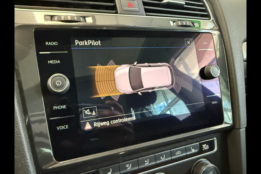 Volkswagen Golf 1.4 TSI Highline Panoramadak Navigatie Full-led 150pk!