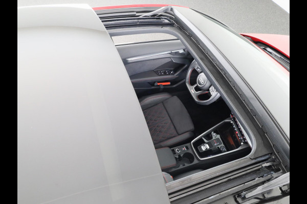 Audi A3 Sportback 35 TFSI S edition 150 pk S-tronic | Verlengde garantie | Navigatie | Panoramadak | Parkeersensoren (Park assist) | Cruise control | Full-LED koplampen | S-line |