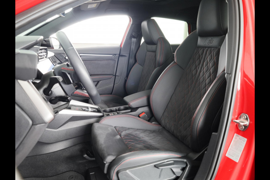 Audi A3 Sportback 35 TFSI S edition 150 pk S-tronic | Verlengde garantie | Navigatie | Panoramadak | Parkeersensoren (Park assist) | Cruise control | Full-LED koplampen | S-line |