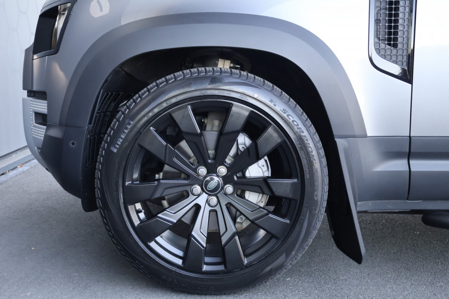 Land Rover Defender 110 P400e X-Dynamic SE URBAN | 22 INCH | ELEK. TREKHAAK | STOELVERWARMING & VERKOELING | LUCHTVERING |  360 CAMERA | STUURWIELVERWARMING | PANORAMA DAK | ZWARTE HEMELBEKLEDING | KEYLESS |