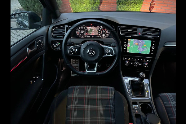 Volkswagen Golf GTI 2.0 TSI Performance