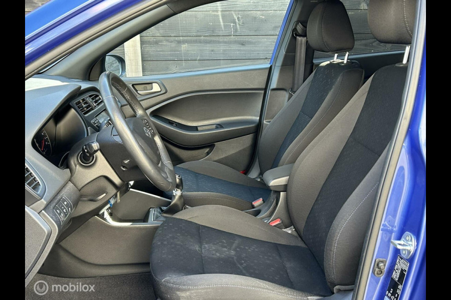 Hyundai i20 1.2 i-Motion Clima / LM / PDC / camera / Trekhaak/ 79.972KM