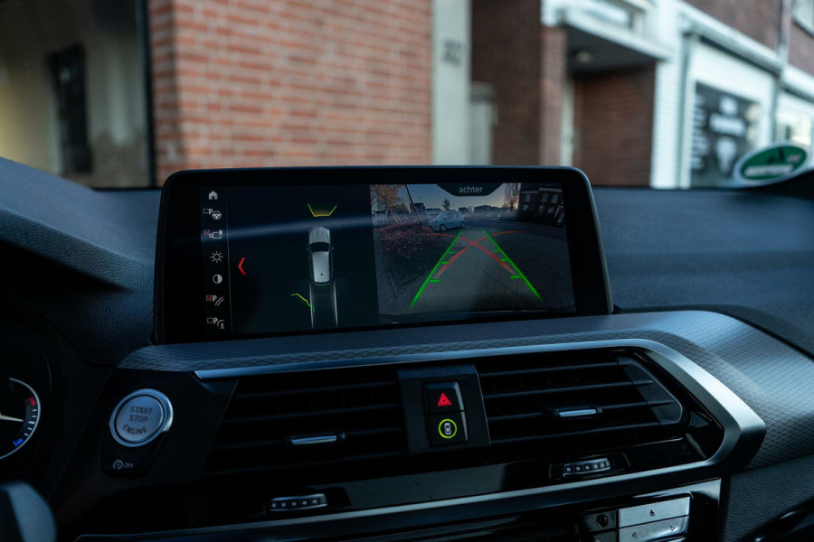 BMW X3 xDrive20i High Executive M-Sport Pano / HUD / Camera