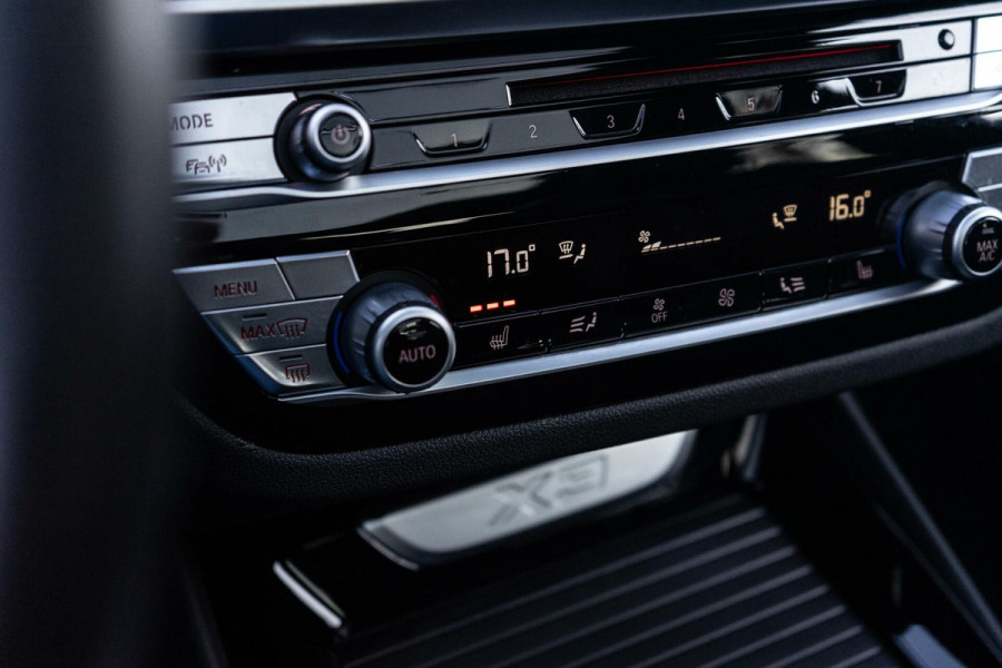 BMW X3 xDrive20i High Executive M-Sport Pano / HUD / Camera