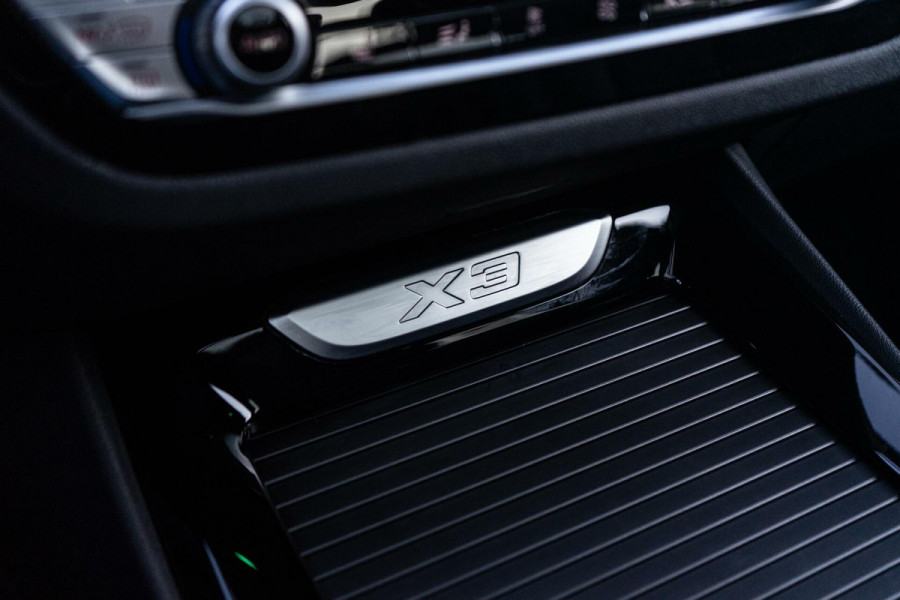 BMW X3 xDrive20i High Executive M-Sport Pano / HUD / Camera