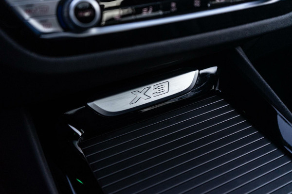 BMW X3 xDrive20i High Executive M-Sport Pano / HUD / Camera