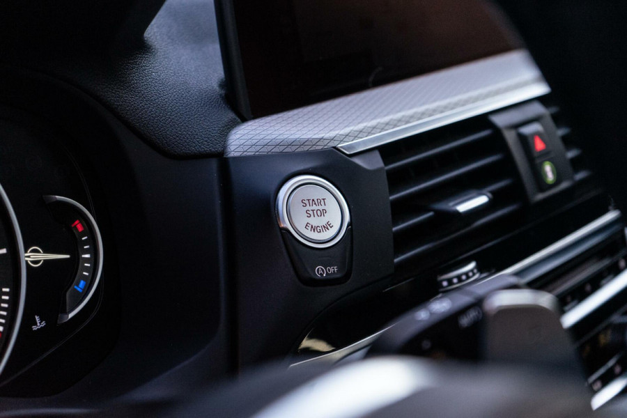 BMW X3 xDrive20i High Executive M-Sport Pano / HUD / Camera