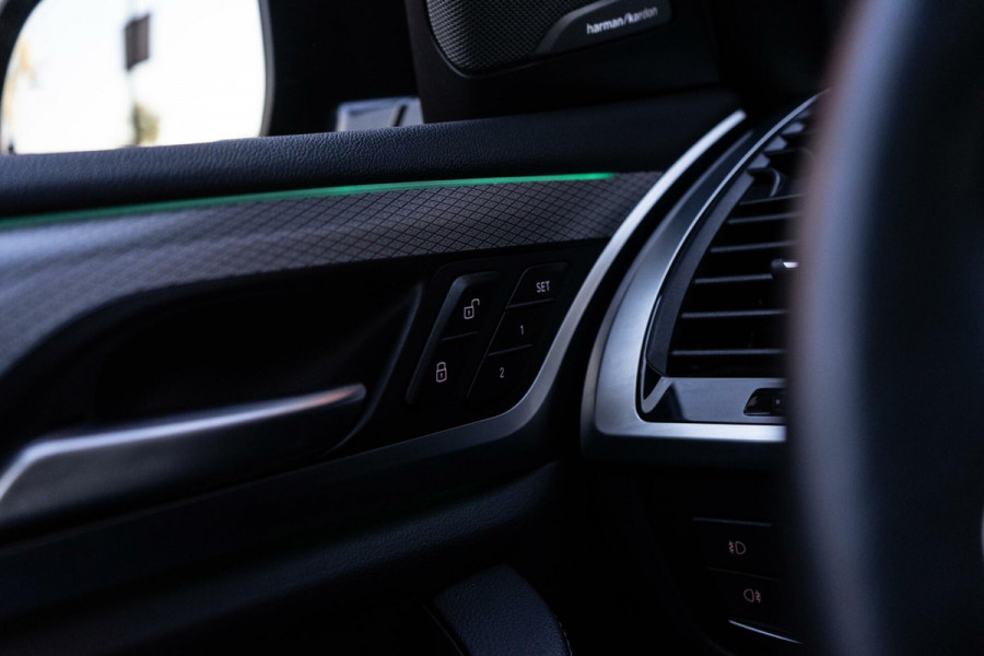 BMW X3 xDrive20i High Executive M-Sport Pano / HUD / Camera