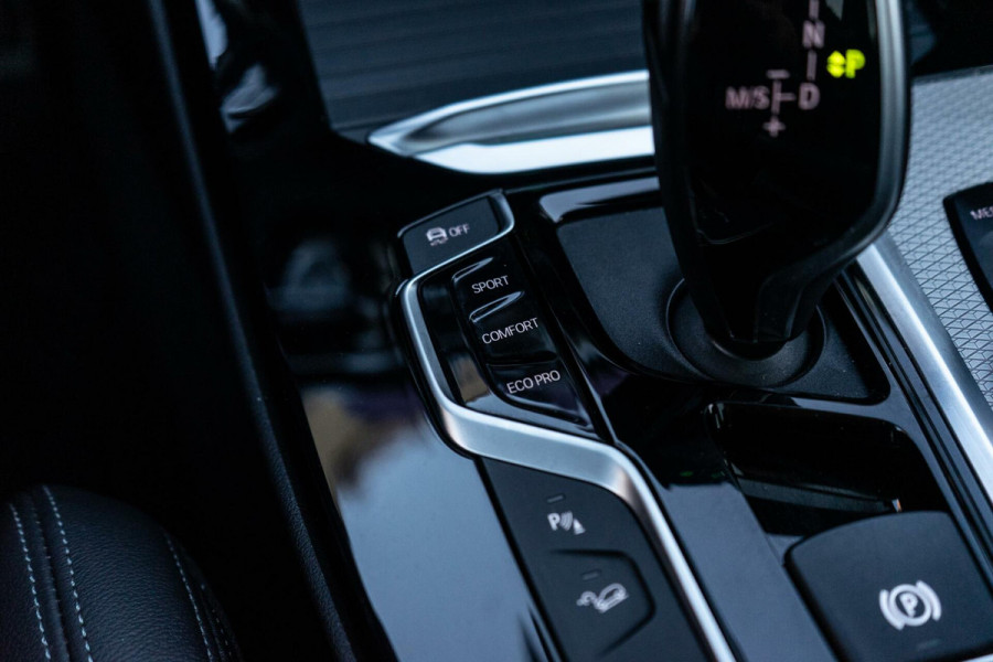 BMW X3 xDrive20i High Executive M-Sport Pano / HUD / Camera