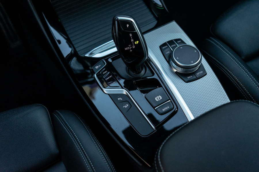BMW X3 xDrive20i High Executive M-Sport Pano / HUD / Camera