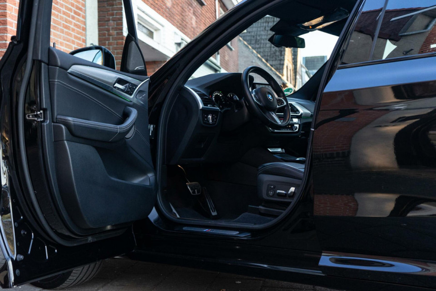 BMW X3 xDrive20i High Executive M-Sport Pano / HUD / Camera