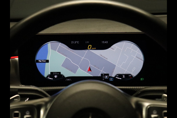 Mercedes-Benz A-Klasse 180 AMG Sport [SFEERVERLICHTING, CAMERA, WIDESCREEN, LED, KEYLESS, SENSOREN VOOR/ACHTER, STOELVERWARMING, CLIMATE CONTROL, ALCANTARA, NAVIGATIE, NIEUWSTAAT]