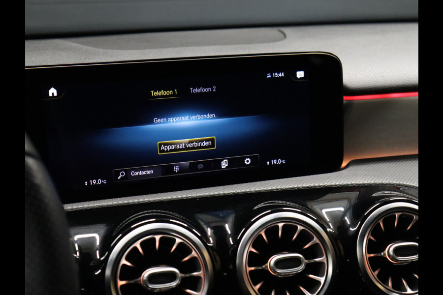 Mercedes-Benz A-Klasse 180 AMG Sport [SFEERVERLICHTING, CAMERA, WIDESCREEN, LED, KEYLESS, SENSOREN VOOR/ACHTER, STOELVERWARMING, CLIMATE CONTROL, ALCANTARA, NAVIGATIE, NIEUWSTAAT]