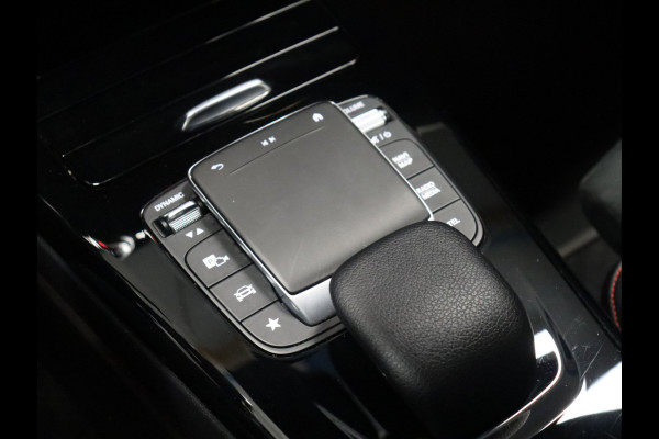 Mercedes-Benz A-Klasse 180 AMG Sport [SFEERVERLICHTING, CAMERA, WIDESCREEN, LED, KEYLESS, SENSOREN VOOR/ACHTER, STOELVERWARMING, CLIMATE CONTROL, ALCANTARA, NAVIGATIE, NIEUWSTAAT]