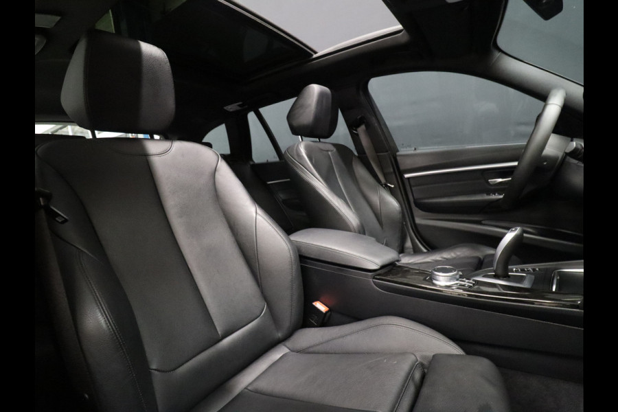 BMW 3 Serie Touring 318i M Sport [SCHUIFKANTELDAK, STOELVERWARMING, CRUISE CONTROL, ELEKTRISCHE ACHTERKLEP,  PDC ACHTER, VOL LEDER, M- STUUR, LED, NAVIGATIE, NIEUWSTAAT]