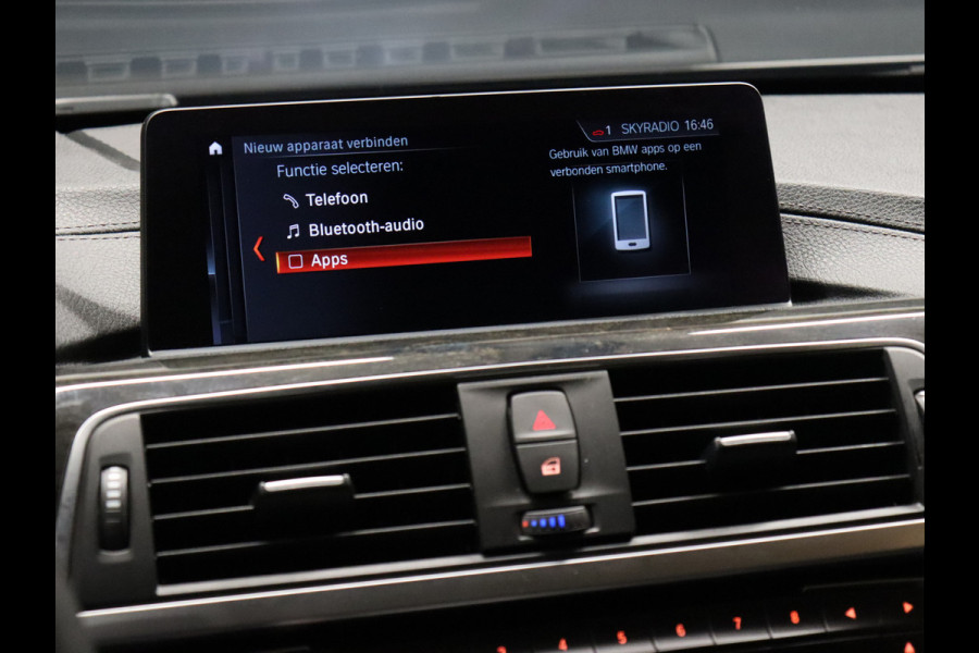 BMW 3 Serie Touring 318i M Sport [SCHUIFKANTELDAK, STOELVERWARMING, CRUISE CONTROL, ELEKTRISCHE ACHTERKLEP,  PDC ACHTER, VOL LEDER, M- STUUR, LED, NAVIGATIE, NIEUWSTAAT]