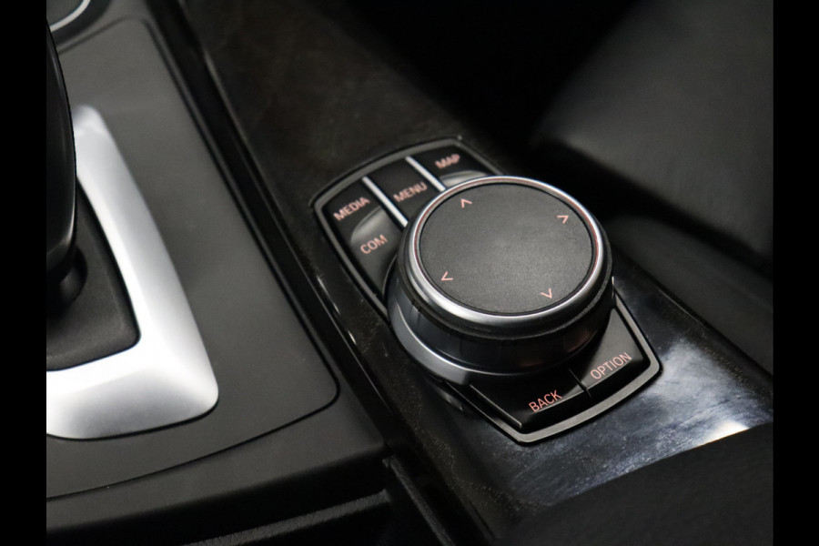 BMW 3 Serie Touring 318i M Sport [SCHUIFKANTELDAK, STOELVERWARMING, CRUISE CONTROL, ELEKTRISCHE ACHTERKLEP,  PDC ACHTER, VOL LEDER, M- STUUR, LED, NAVIGATIE, NIEUWSTAAT]