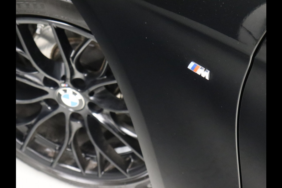 BMW 3 Serie Touring 318i M Sport [SCHUIFKANTELDAK, STOELVERWARMING, CRUISE CONTROL, ELEKTRISCHE ACHTERKLEP,  PDC ACHTER, VOL LEDER, M- STUUR, LED, NAVIGATIE, NIEUWSTAAT]