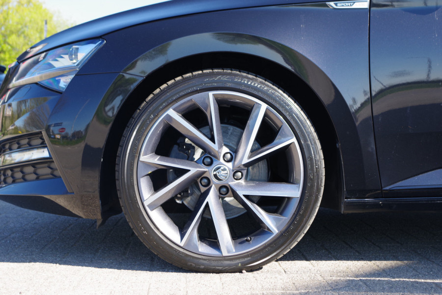 Škoda Superb Combi 1.4 TSI iV 218 PK Sportline BNS PHEV, Panoramadak, Trekhaak, 4 x Stoelverwarming, DCC